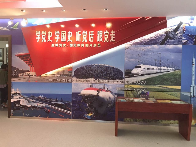 我校组织学生参观中华传统美德馆.