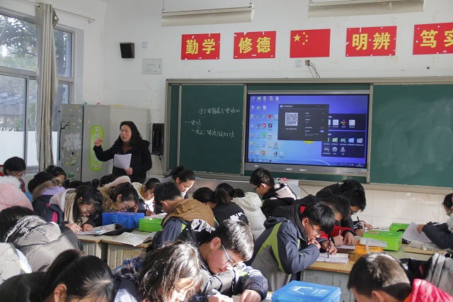我校成功举办第二届“让学引思•三动课堂”教学展示活动