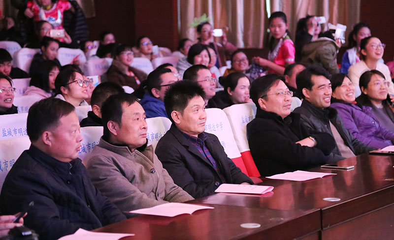 我校举行“梦想点亮未来”文艺汇演