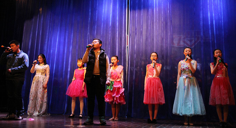 我校举行“梦想点亮未来”文艺汇演