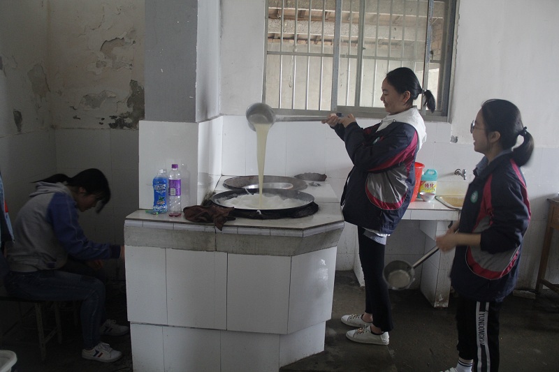 我校初二年级社会实践活动圆满结束