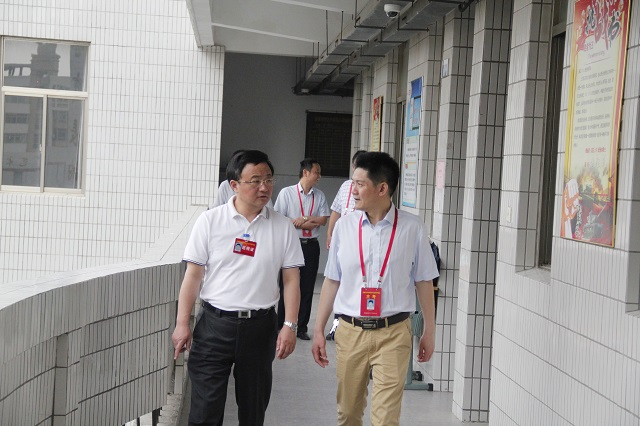 市教育局戴红光局长视察我校中考考点