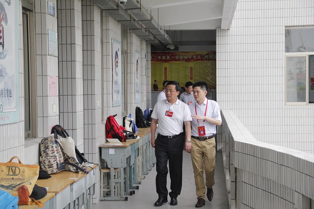 市教育局戴红光局长视察我校中考考点