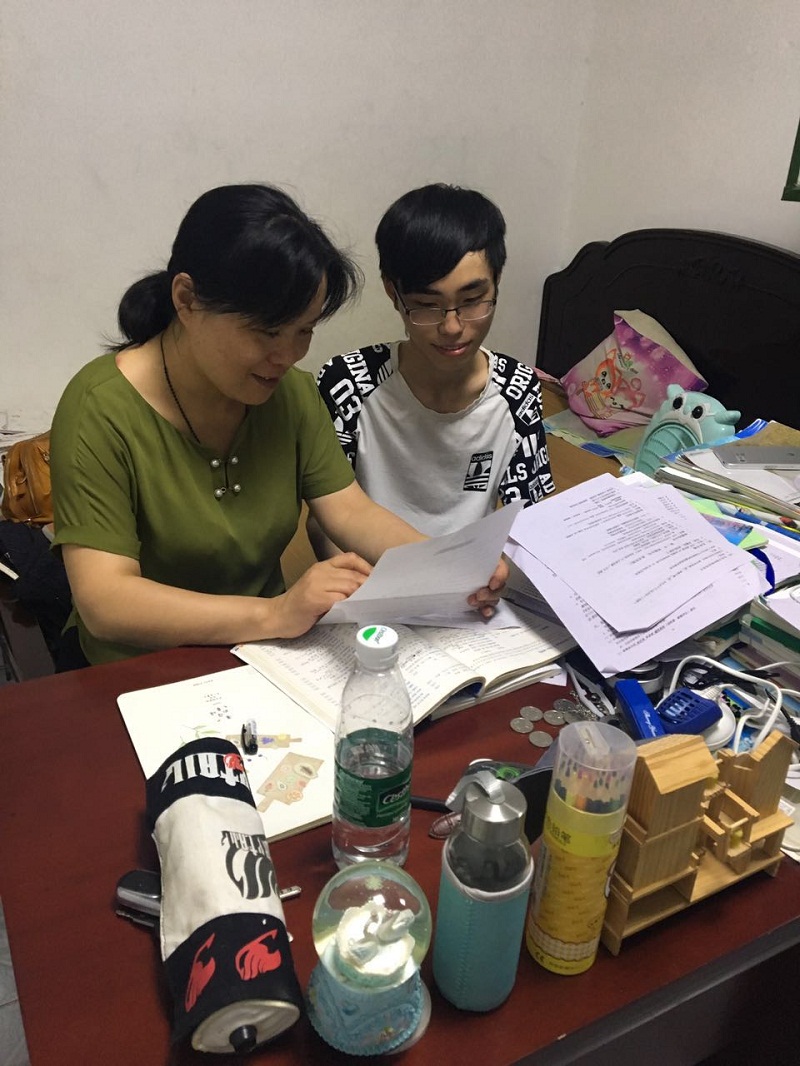 走访送清凉，师爱递温暖