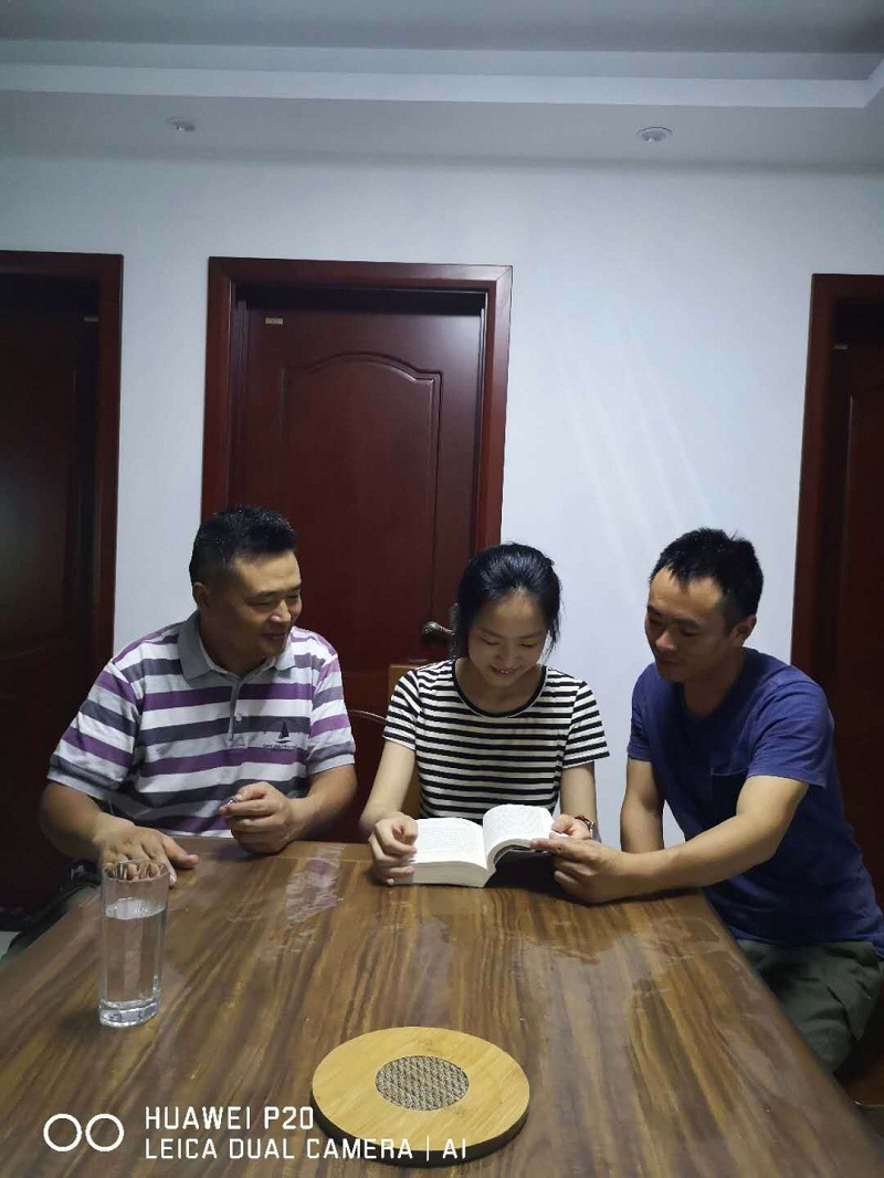 走访送清凉，师爱递温暖