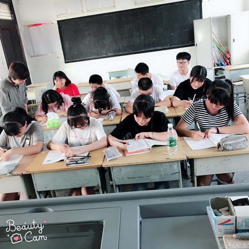 市明达中学初二年级暑期活动掠影
