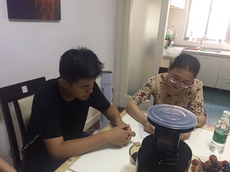 走访送清凉，师爱递温暖
