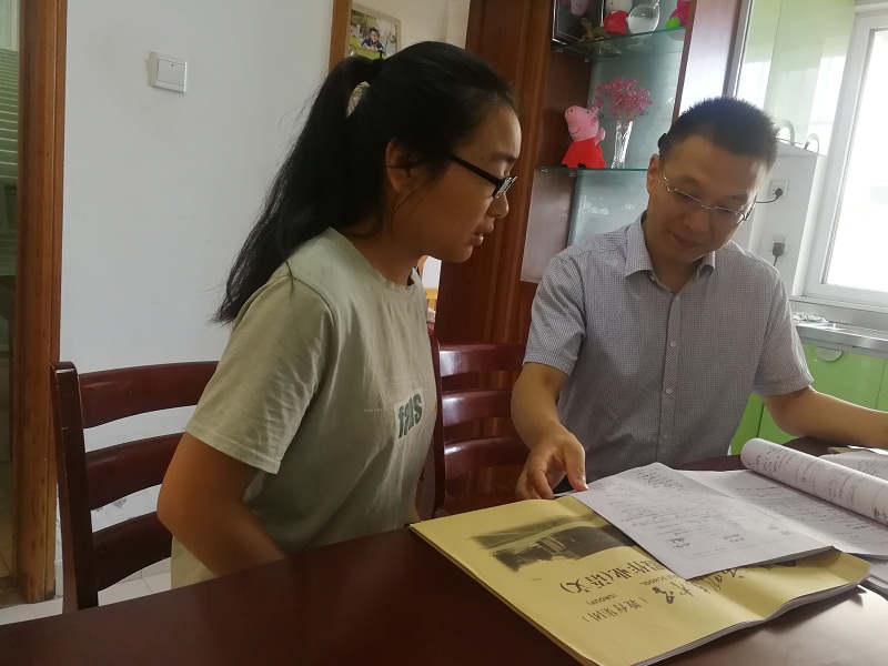 走访送清凉，师爱递温暖