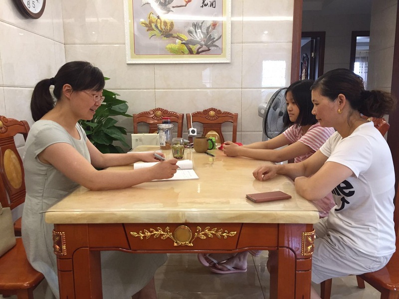 走访送清凉，师爱递温暖