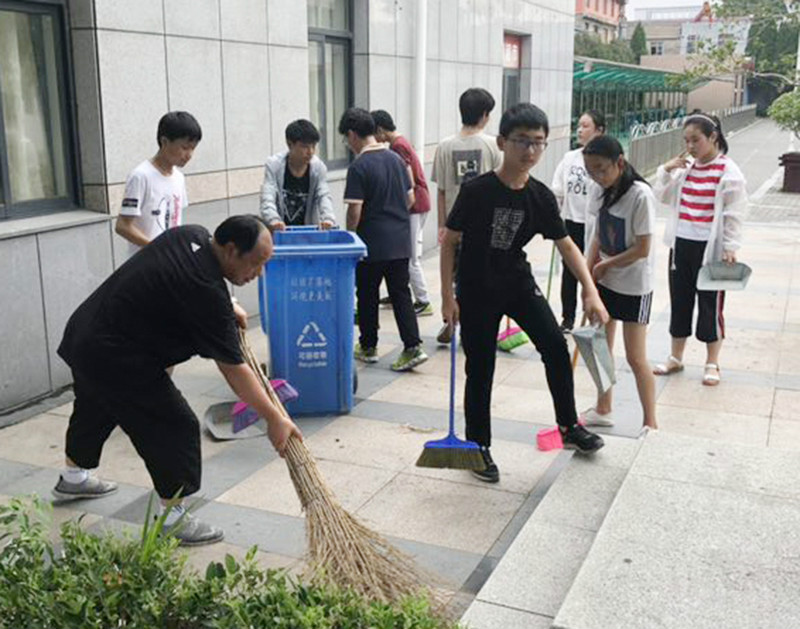 小手拉大手，共建文明城︱我是城市文明服务员
