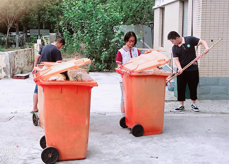 小手拉大手，共建文明城︱我是城市文明服务员