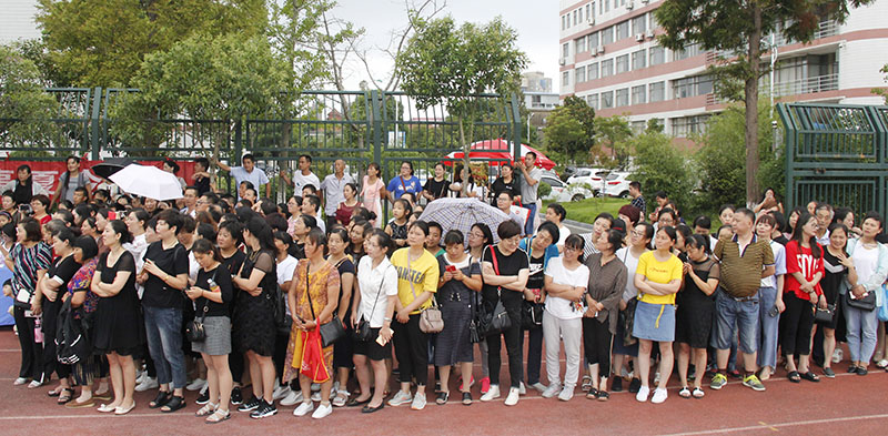我校举行2018级高一新生军事夏令营闭营仪式