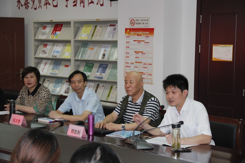 我校举行数学学科专家论坛活动