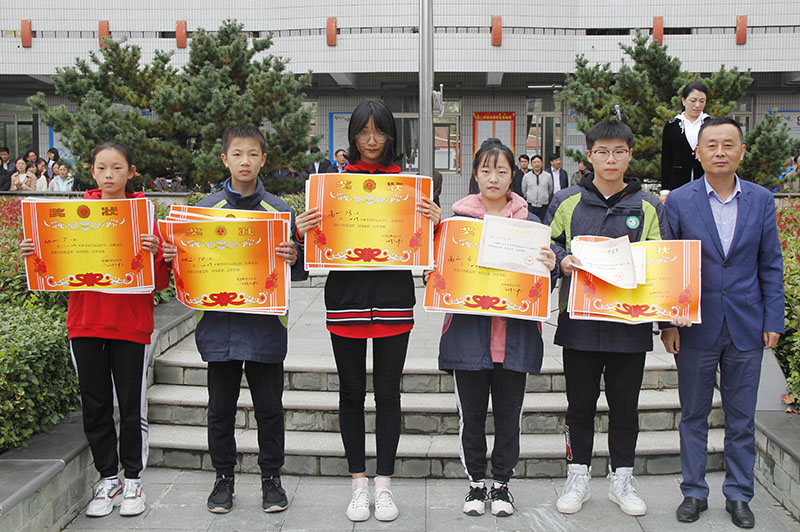 我校2018年秋季体育运动会胜利闭幕