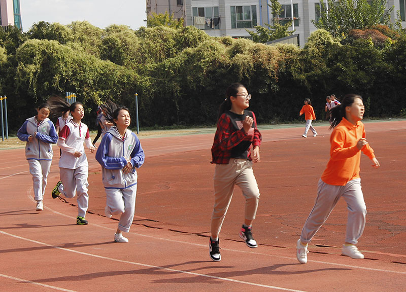 我校2018年秋季体育运动会胜利闭幕