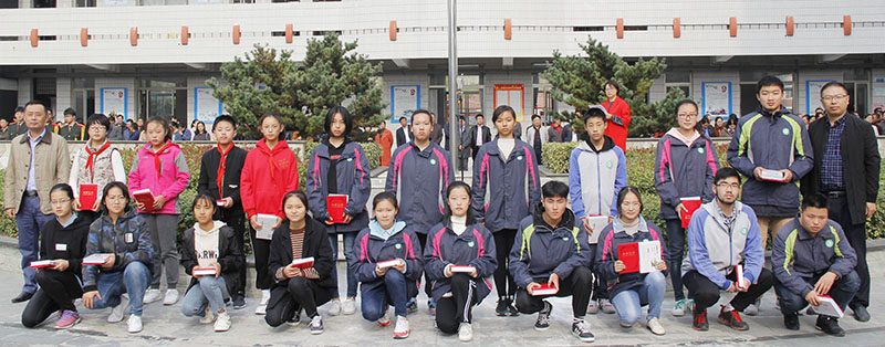 我校举行消防安全教育主题升旗仪式