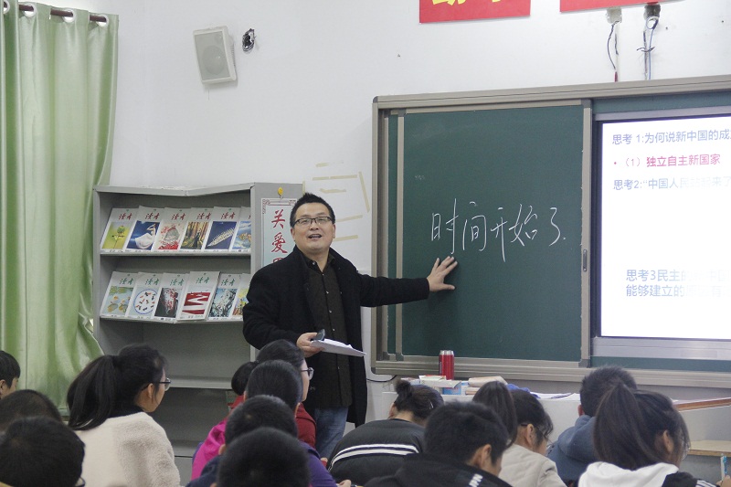 江苏省高中课堂教学研讨会暨“三动•智慧课堂”教学展示活动在我校成功举行