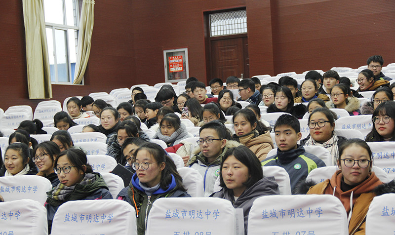 我校举行“品味国学经典•传承优秀文化”朗诵大赛