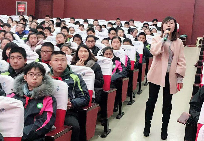 我校举行“奏响旋律 唱出风采”教职工卡拉OK大赛