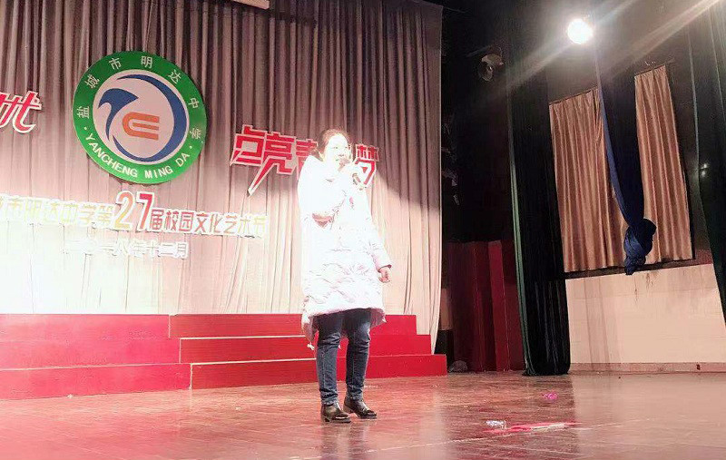 我校举行“奏响旋律 唱出风采”教职工卡拉OK大赛