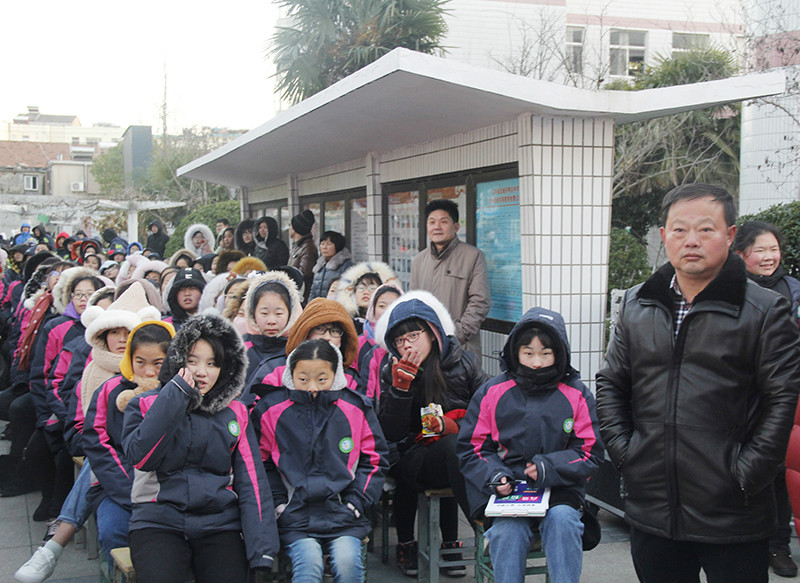 第27届艺术节|“拥抱新时代•点亮青春梦”迎新年广场演唱会