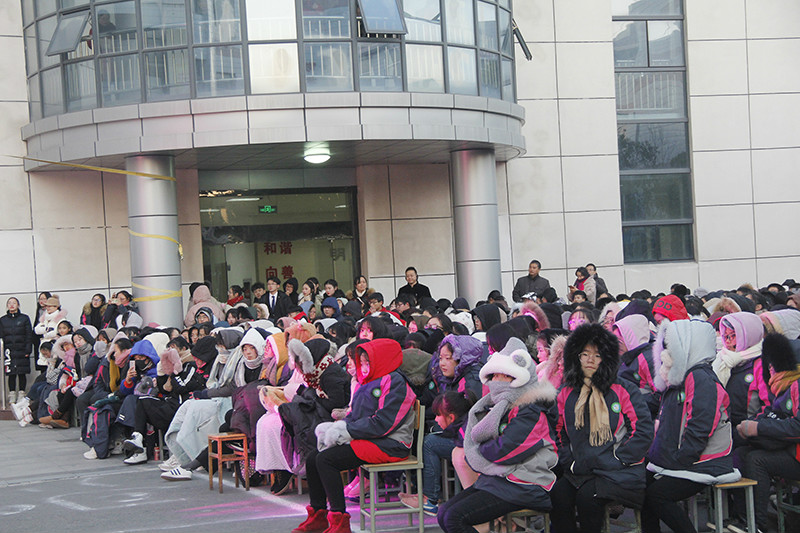 第27届艺术节|“拥抱新时代•点亮青春梦”迎新年广场演唱会