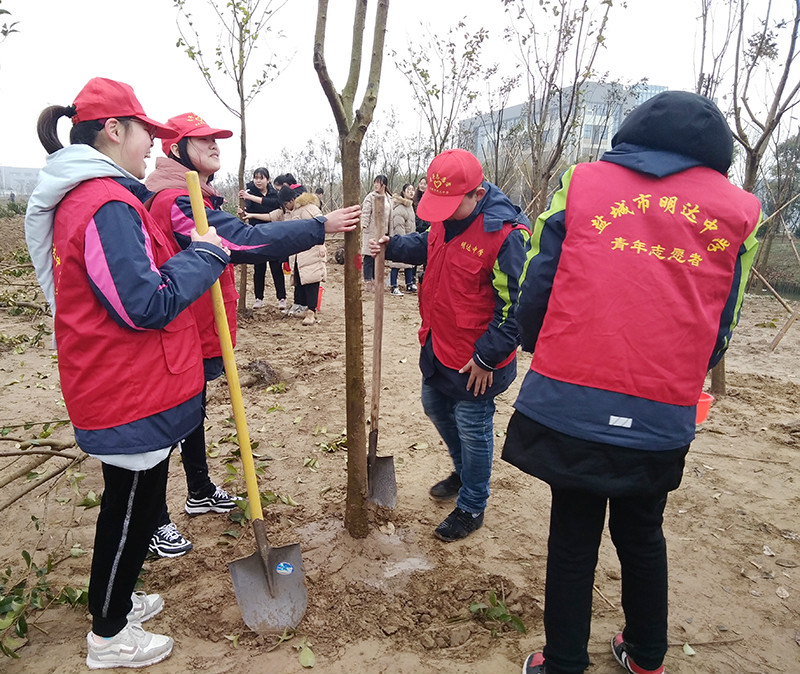 践行社会主义核心价值观，争做新时代雷锋精神火种