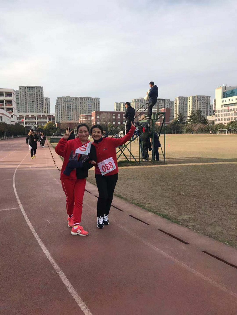 我校举办教职工健步走活动