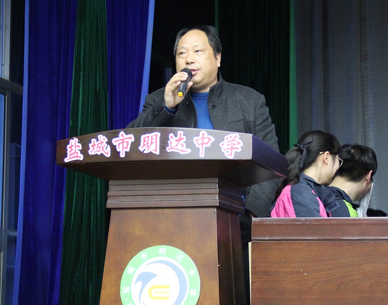 我校举行主题班会观摩活动