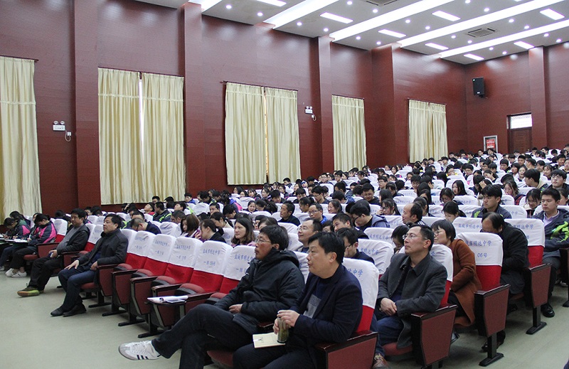 我校举行主题班会观摩活动