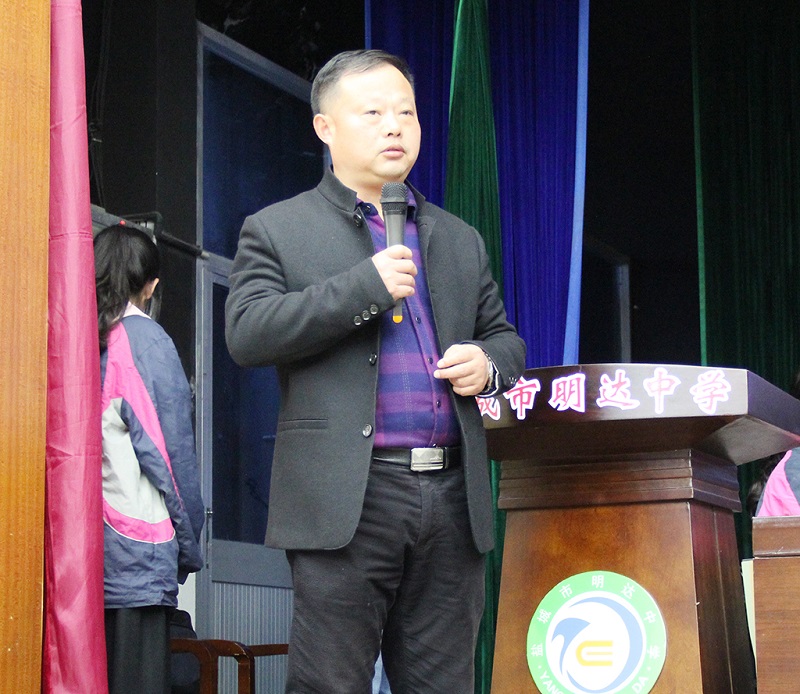 我校举行主题班会观摩活动