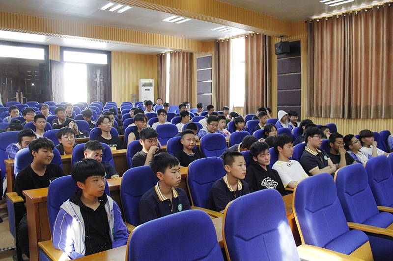 我校开展2019年春学期普法宣传周学法主题活动