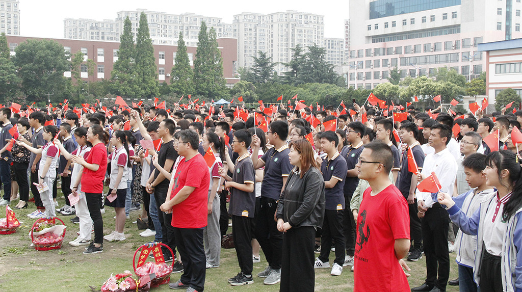 我校隆重举行2019届初三毕业典礼暨中考壮行仪式