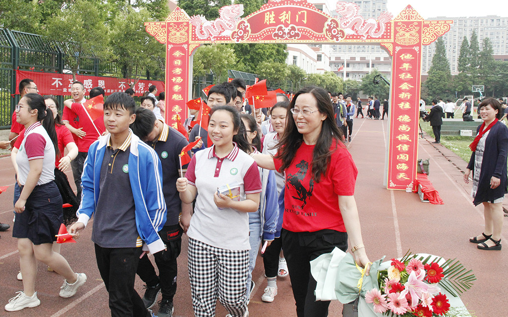 我校隆重举行2019届初三毕业典礼暨中考壮行仪式