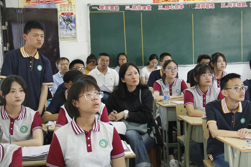 金陵中学教育教学管理团队莅临我校开展校际联盟交流活动