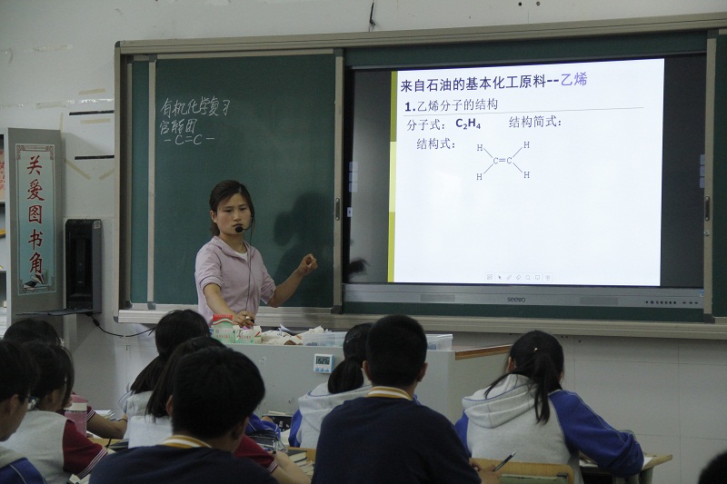 金陵中学教育教学管理团队莅临我校开展校际联盟交流活动