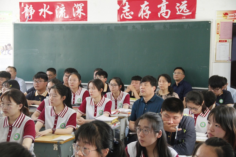 金陵中学教育教学管理团队莅临我校开展校际联盟交流活动