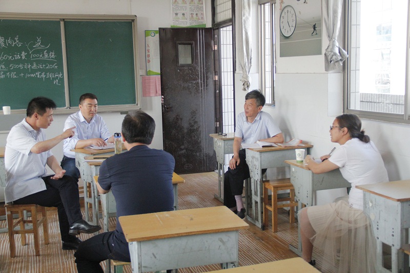 金陵中学教育教学管理团队莅临我校开展校际联盟交流活动