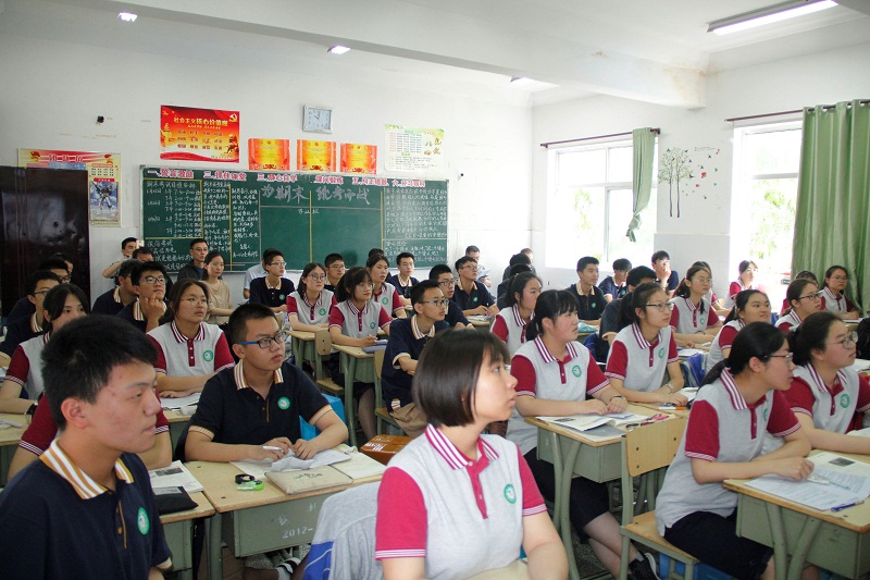 “上海市普教系统名校长名师培养工程”高峰计划教育名家一行莅临我校研修指导