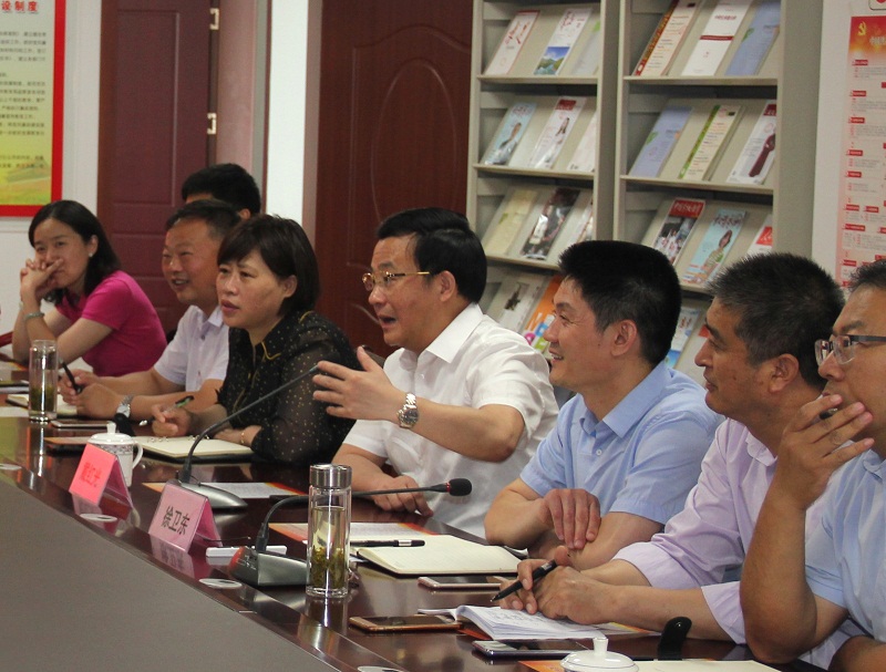 “上海市普教系统名校长名师培养工程”高峰计划教育名家一行莅临我校研修指导