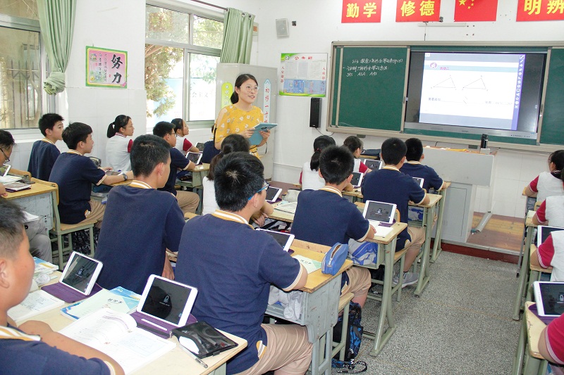 “上海市普教系统名校长名师培养工程”高峰计划教育名家一行莅临我校研修指导