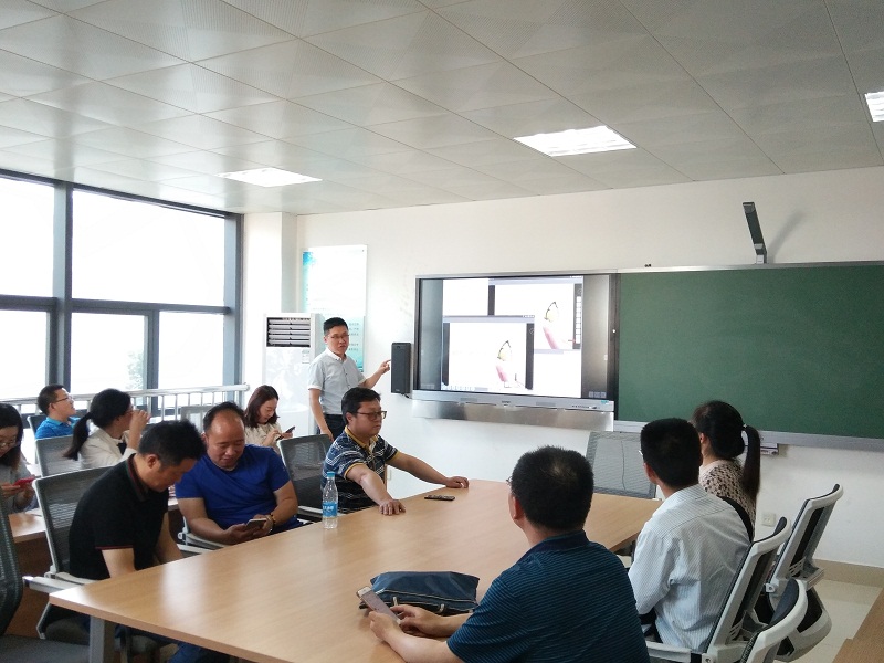 我校召开“云教学智慧课堂”总结交流会