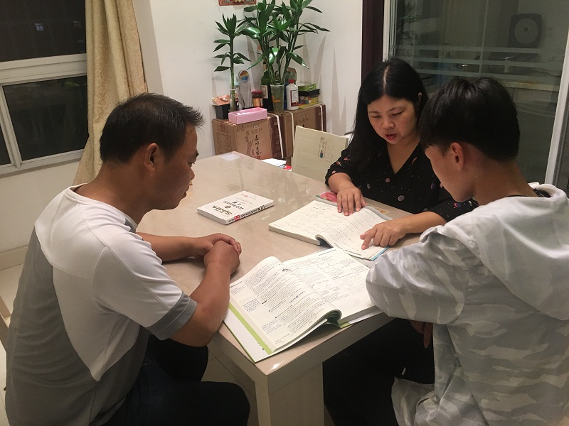 传递爱心温度  播撒教育清凉
