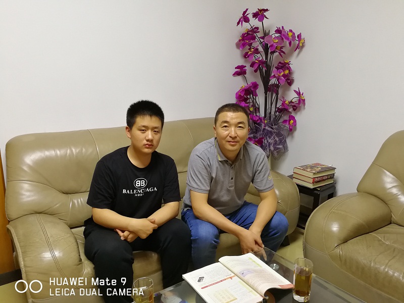 传递爱心温度  播撒教育清凉