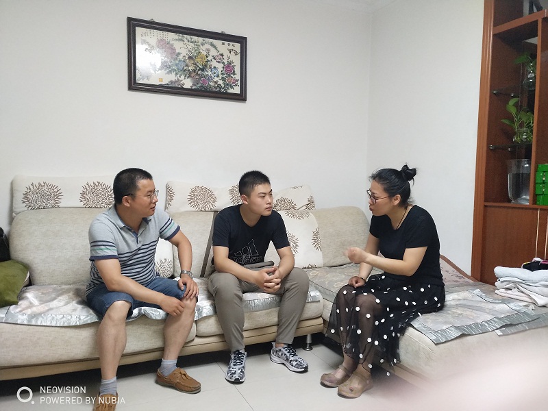 传递爱心温度  播撒教育清凉