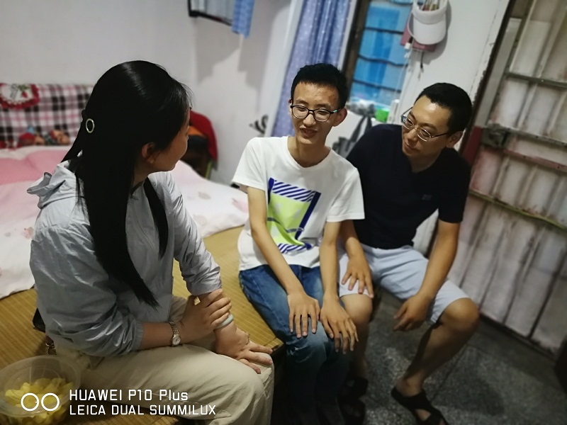 传递爱心温度  播撒教育清凉