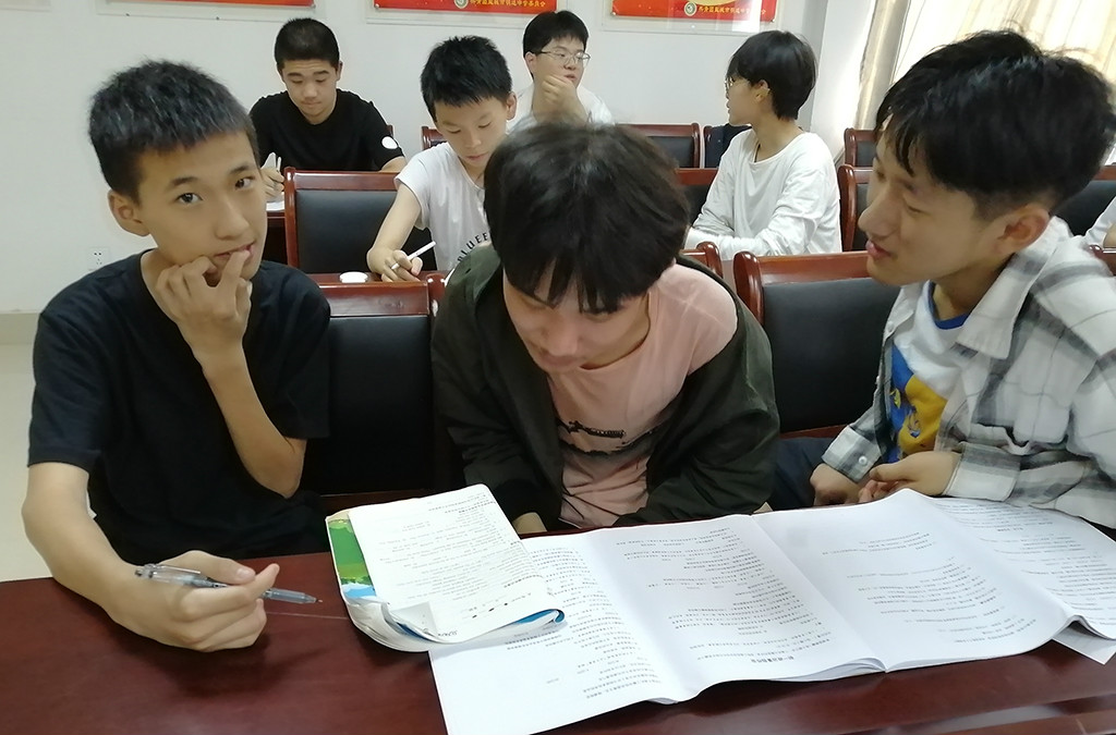 我校开展青年团员志愿者活动