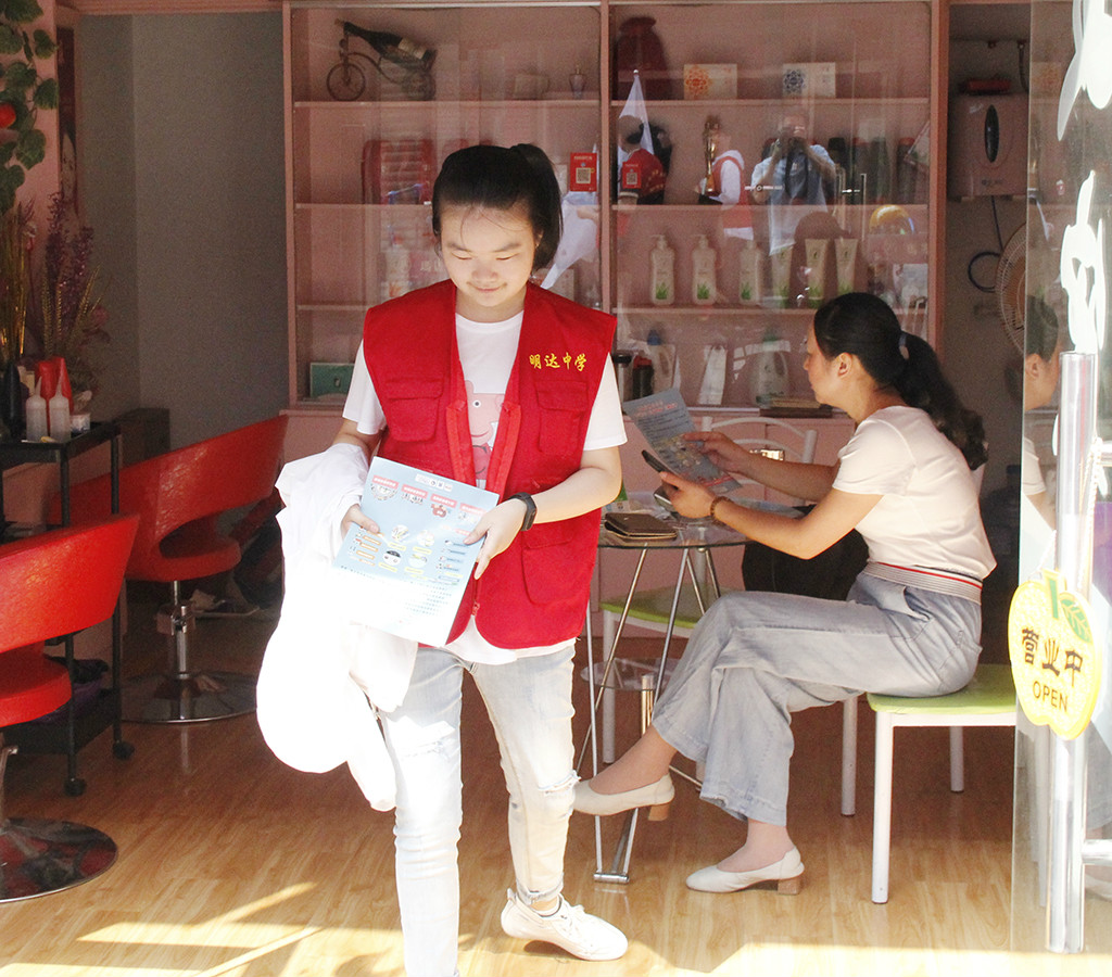 小手拉大手，共建文明城︱我是文明宣传员