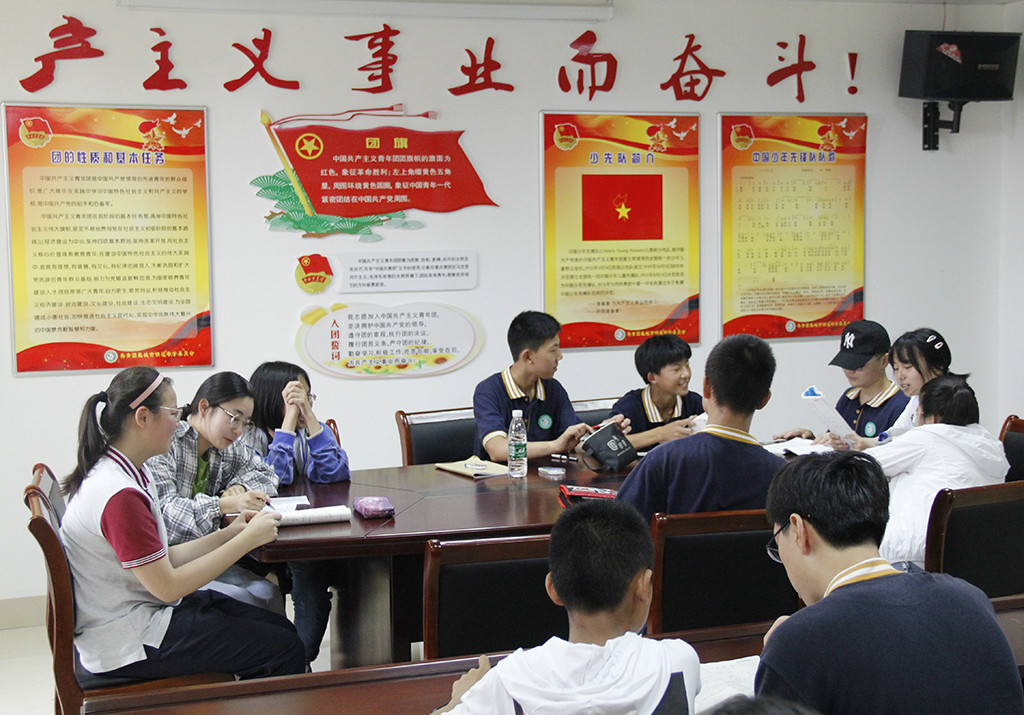 我校开展青年团员志愿者活动