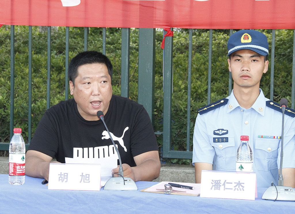 我校举行2019级高一新生军事夏令营闭营仪式